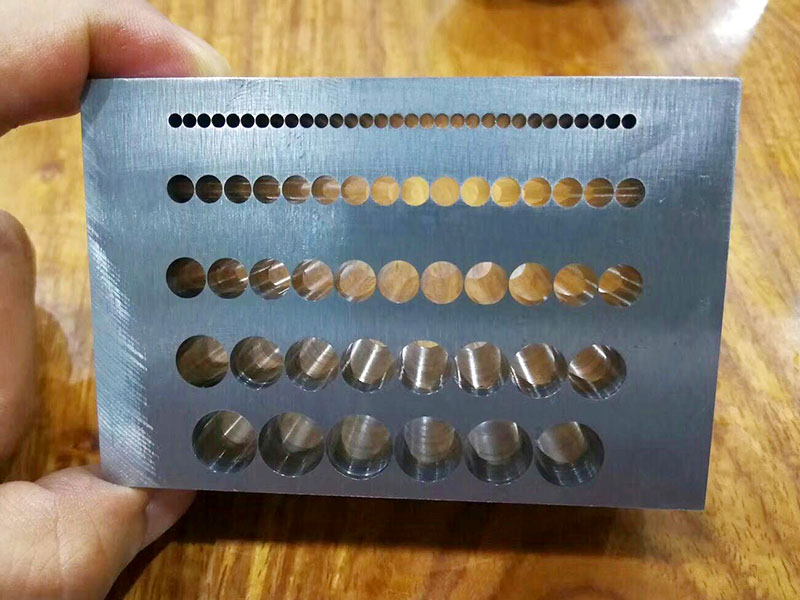 模具鉆深孔y軸坐標(biāo)有沒有負(fù)的？